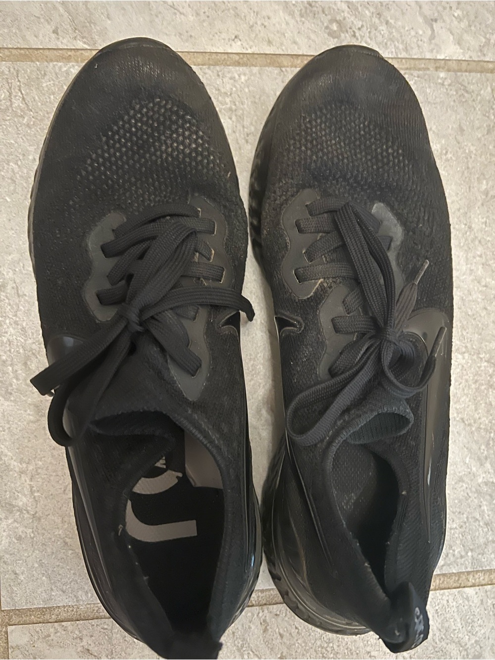 Nike All-Black Athletic Sneakers - Mesh Upper flyknit